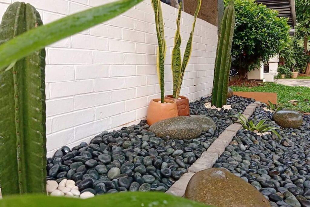 5 Jenis Batu Dekorasi Taman 